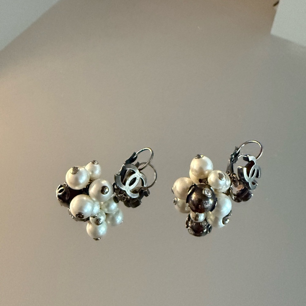 Chanel Vintage CC Cluster Pearl Drop Earrings – Bronze, Pearl & Rhinestone